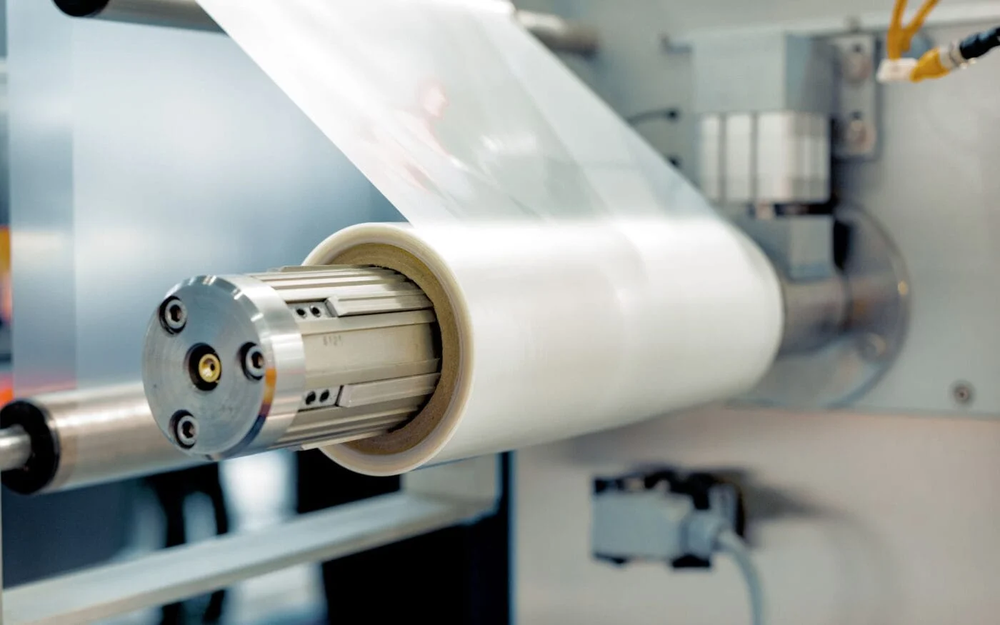 hebel roll packaging film di dalam pabrik modernroll packaging film di dalam pabrik modern